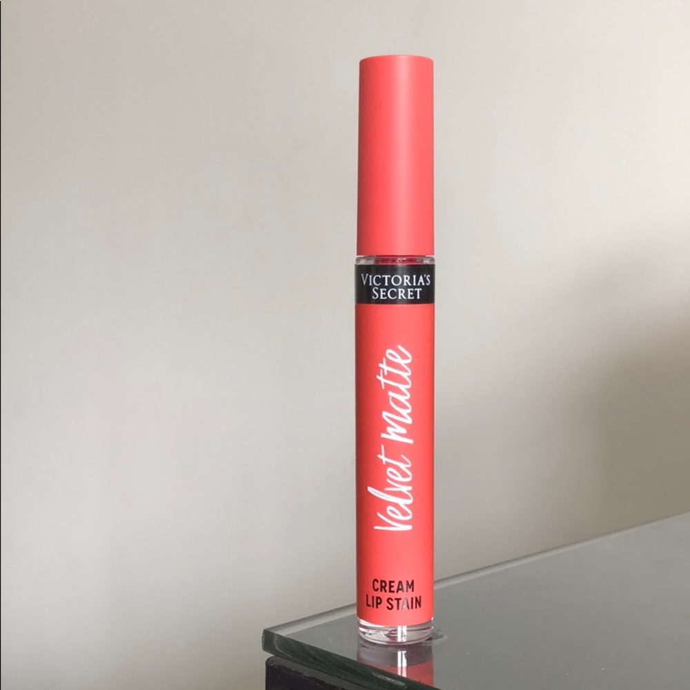 Victoria's Secret Velvet Matte Tempting Lip Stain